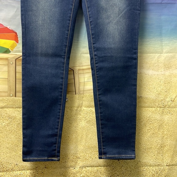 - Brand new Woman’s Seven7 Booty Shaper high rise leggings. Size 8. - Picture 5 of 16